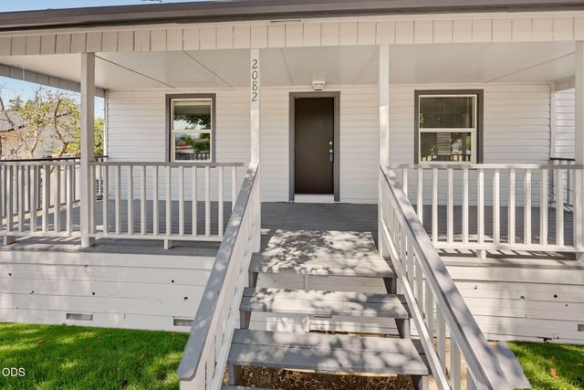2082 NE Fairview Avenue, Grants Pass, OR 97526