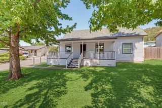2082 NE Fairview Avenue, Grants Pass, OR 97526