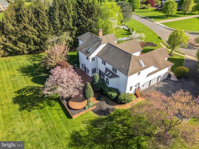 4 STULTS DR, Plainsboro, NJ 08536