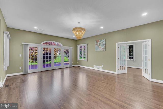 4 STULTS DR, Plainsboro, NJ 08536