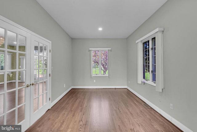 4 STULTS DR, Plainsboro, NJ 08536