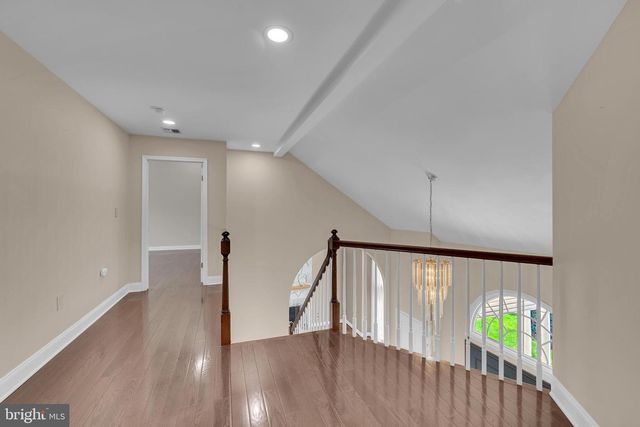 4 STULTS DR, Plainsboro, NJ 08536