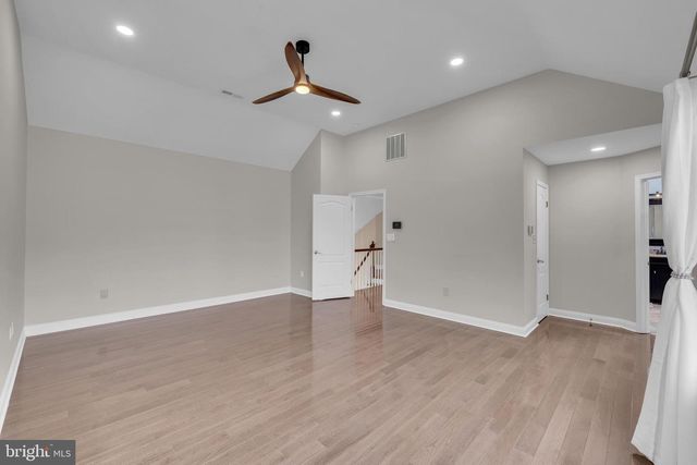 4 STULTS DR, Plainsboro, NJ 08536