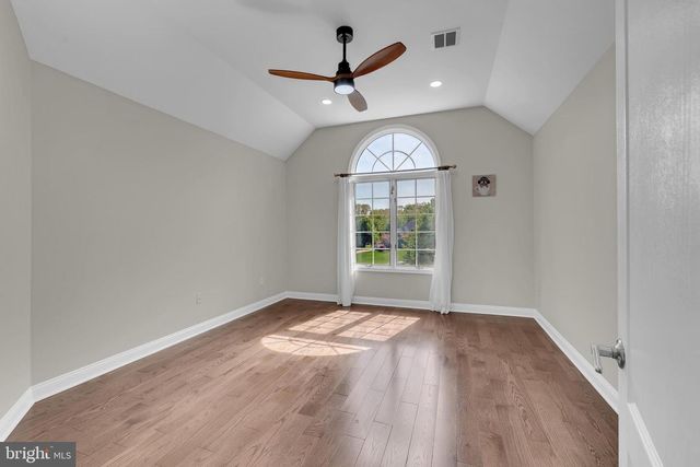 4 STULTS DR, Plainsboro, NJ 08536