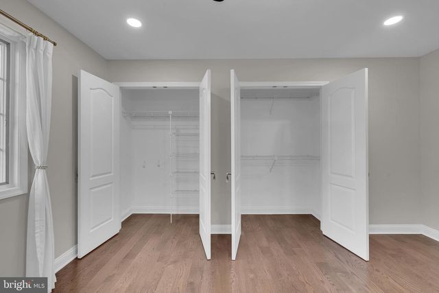 4 STULTS DR, Plainsboro, NJ 08536
