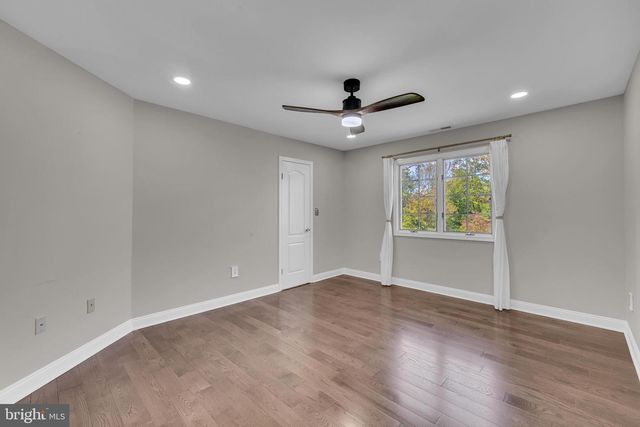 4 STULTS DR, Plainsboro, NJ 08536
