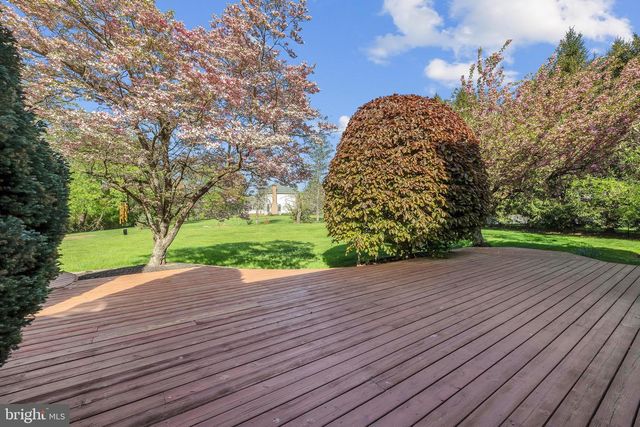 4 STULTS DR, Plainsboro, NJ 08536