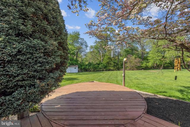 4 STULTS DR, Plainsboro, NJ 08536