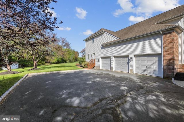 4 STULTS DR, Plainsboro, NJ 08536