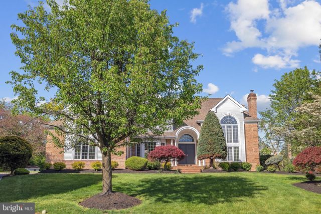 4 STULTS DR, Plainsboro, NJ 08536