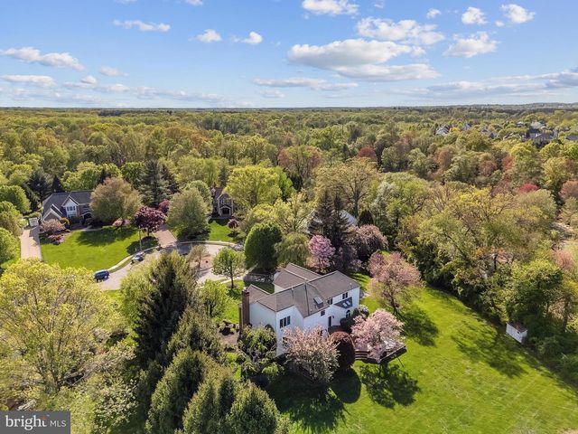 4 STULTS DR, Plainsboro, NJ 08536