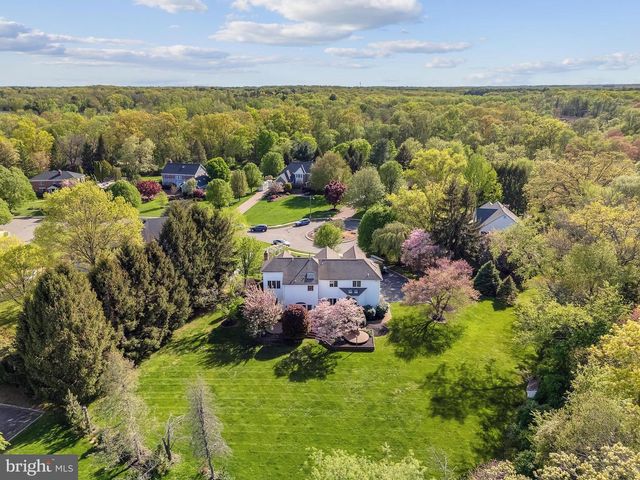 4 STULTS DR, Plainsboro, NJ 08536