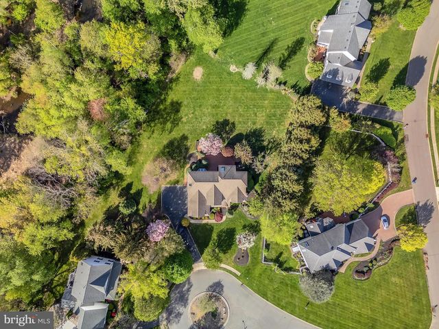 4 STULTS DR, Plainsboro, NJ 08536