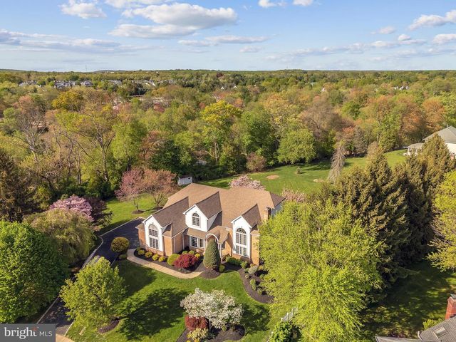 4 STULTS DR, Plainsboro, NJ 08536