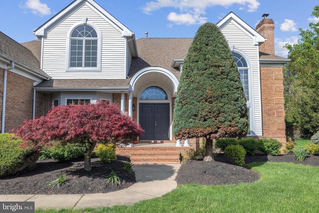4 STULTS DR, Plainsboro, NJ 08536