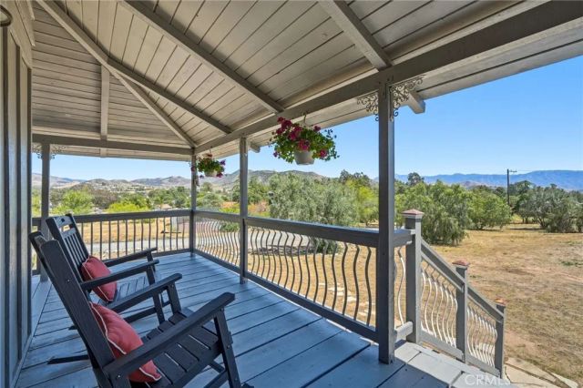 10821 Los Jordans, Agua Dulce, CA 91390