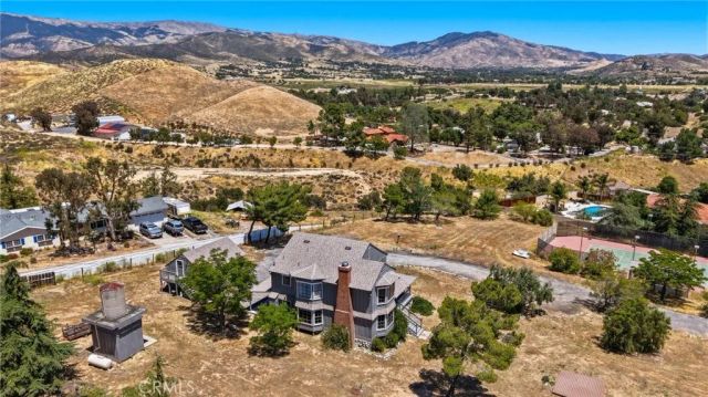 10821 Los Jordans, Agua Dulce, CA 91390