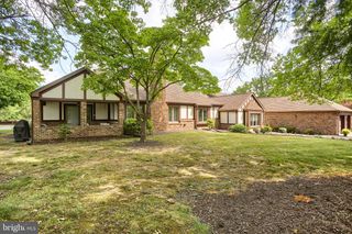 4085 GREYSTONE DR, Harrisburg, PA 17112