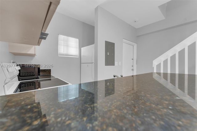 1421 SW 3rd St 208, Miami, FL 33135