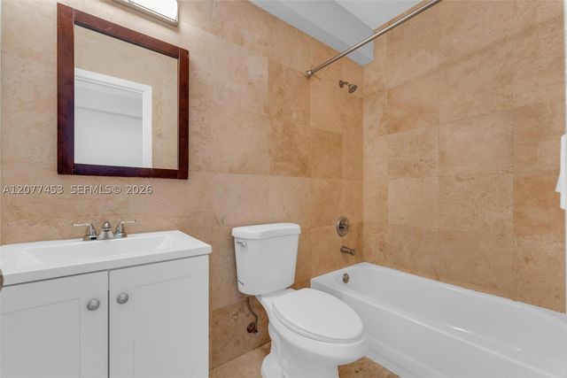 1421 SW 3rd St 208, Miami, FL 33135