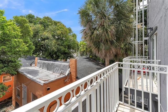 1421 SW 3rd St 208, Miami, FL 33135