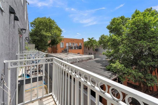 1421 SW 3rd St 208, Miami, FL 33135