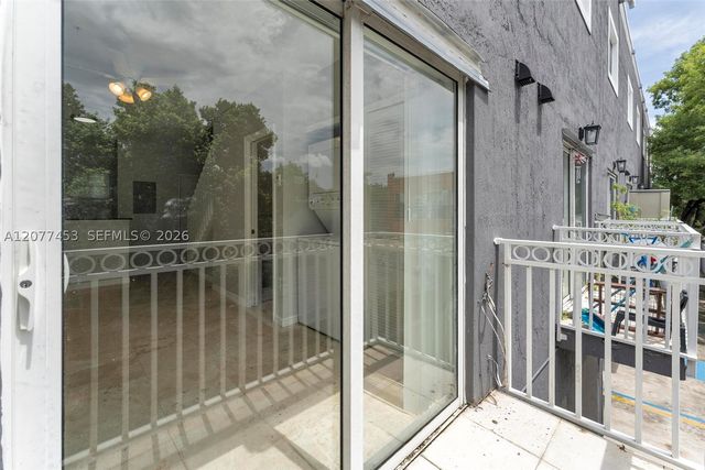 1421 SW 3rd St 208, Miami, FL 33135