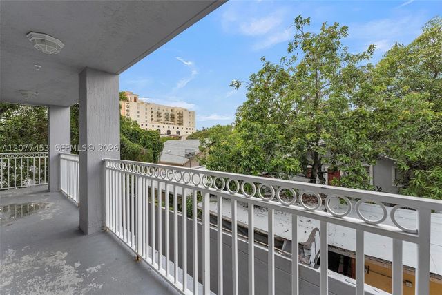 1421 SW 3rd St 208, Miami, FL 33135