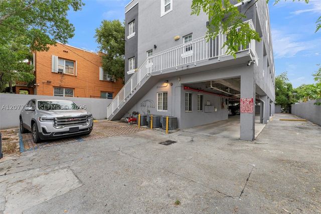 1421 SW 3rd St 208, Miami, FL 33135