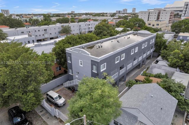1421 SW 3rd St 208, Miami, FL 33135