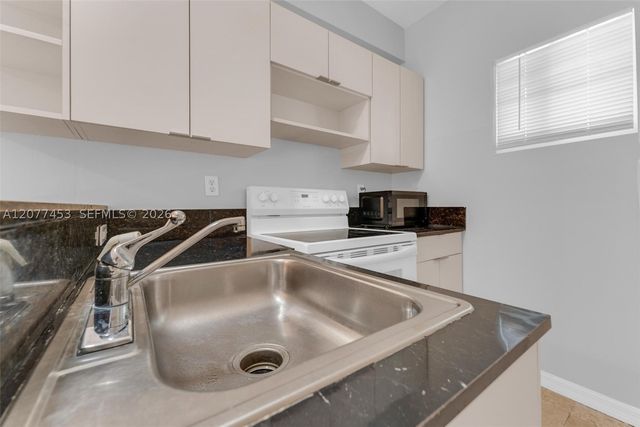 1421 SW 3rd St 208, Miami, FL 33135