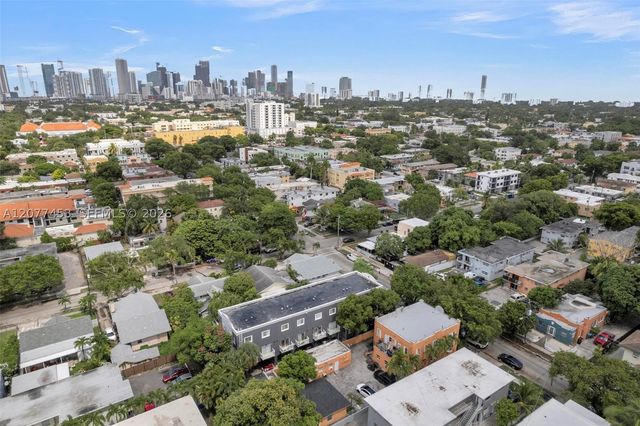 1421 SW 3rd St 208, Miami, FL 33135