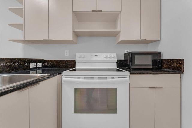 1421 SW 3rd St 208, Miami, FL 33135