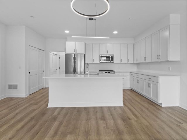 4163 E Hemlock DRIVE #105, Oak Creek, WI 53154