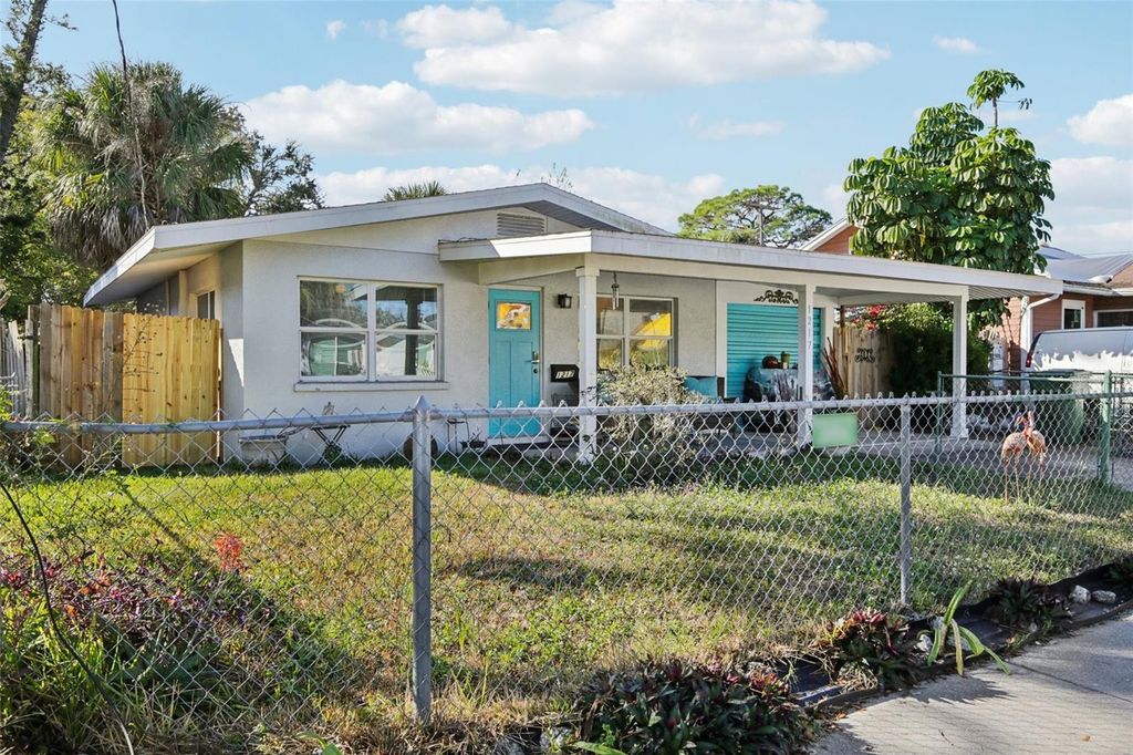 Image 2 of property listing at 1217 11TH AVENUE W, Bradenton, FL 34205