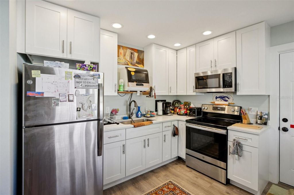 Image 11 of property listing at 1217 11TH AVENUE W, Bradenton, FL 34205