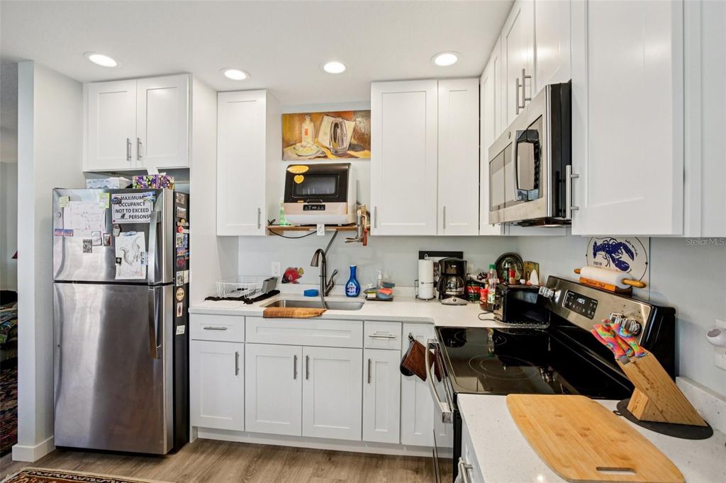 Image 13 of property listing at 1217 11TH AVENUE W, Bradenton, FL 34205