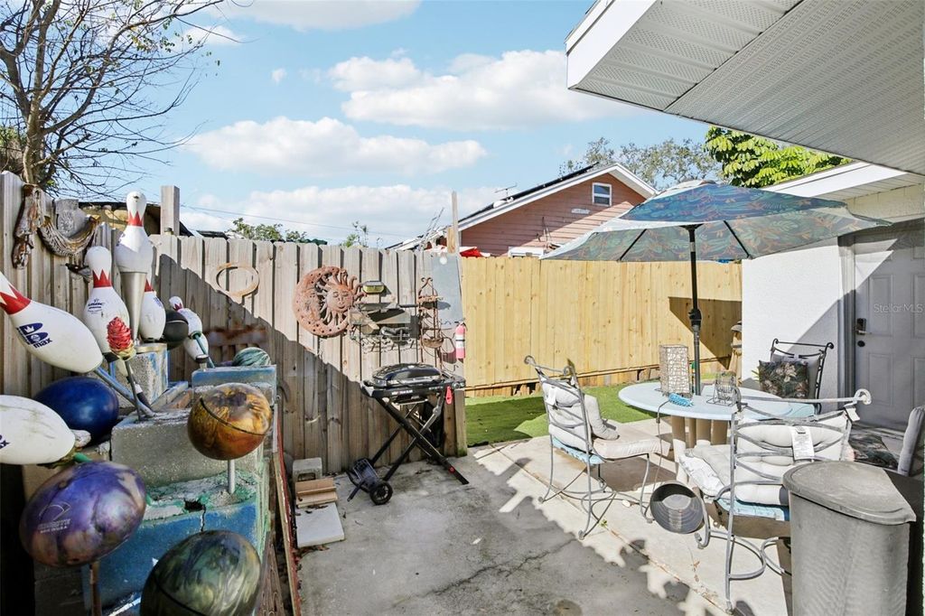 Image 23 of property listing at 1217 11TH AVENUE W, Bradenton, FL 34205