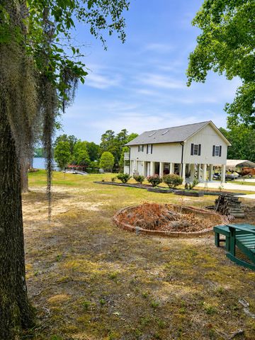 1176 Lesesne Drive, Manning, SC 29102