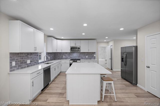 3187 Woodlawn Street, Commerce Twp, MI 48390