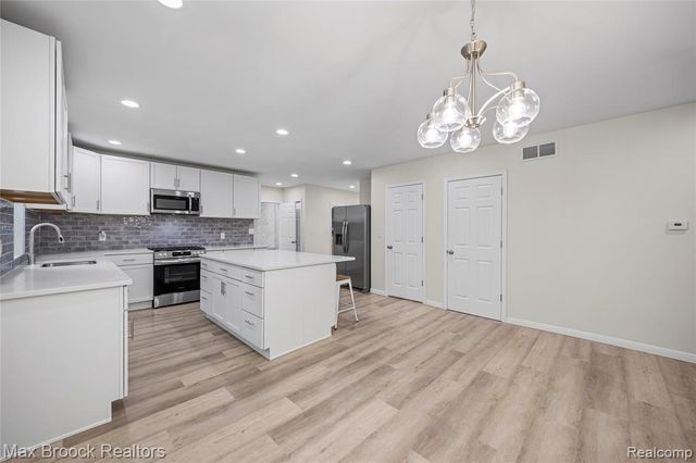 3187 Woodlawn Street, Commerce Twp, MI 48390