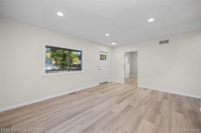 3187 Woodlawn Street, Commerce Twp, MI 48390