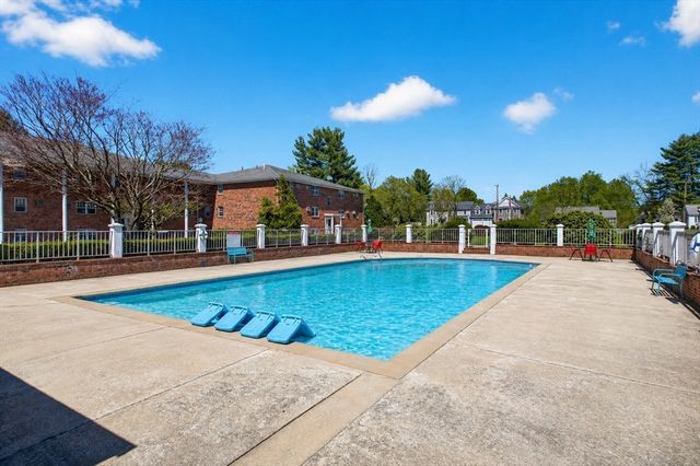 91 Pleasant St A6, Medfield, MA 02052