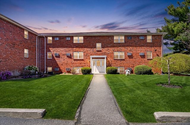 91 Pleasant St A6, Medfield, MA 02052