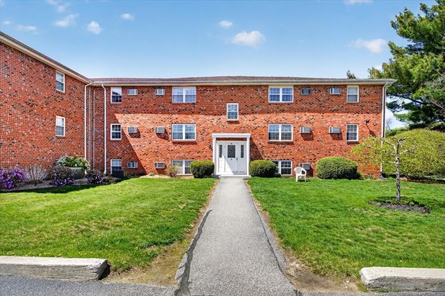 91 Pleasant St A6, Medfield, MA 02052