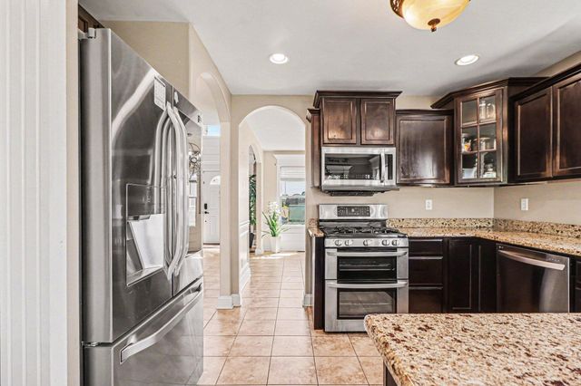 8940 Doubletree Drive N, Winfield, IN 46307