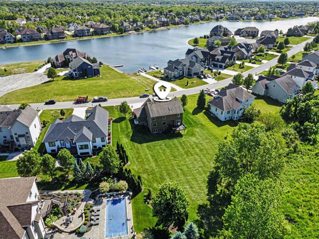 8940 Doubletree Drive N, Winfield, IN 46307