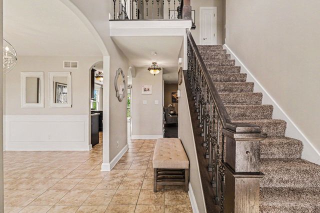 8940 Doubletree Drive N, Winfield, IN 46307