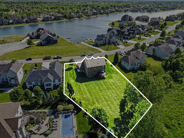 8940 Doubletree Drive N, Winfield, IN 46307