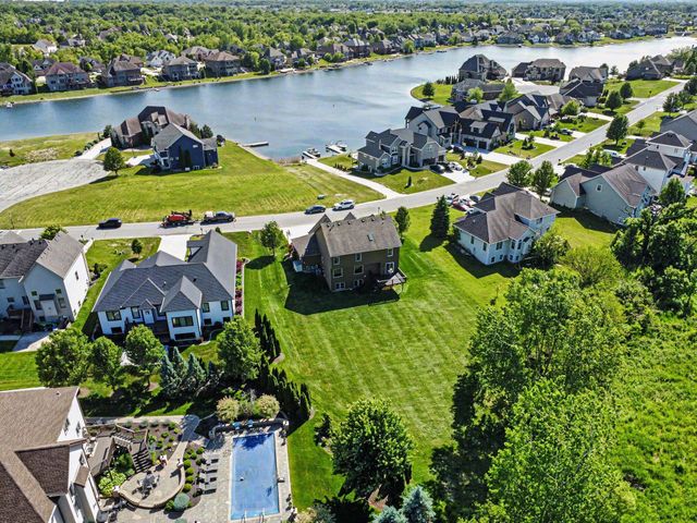 8940 Doubletree Drive N, Winfield, IN 46307